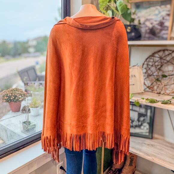 Ver'e'ne, Super Soft Western Brown Poncho w/ Fringe and Decorative Buttons, OSFA - Picture 4 of 11
